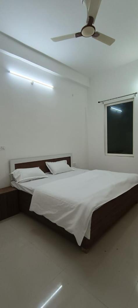 Geeta Dham Hotel Vrindavan Ngoại thất bức ảnh
