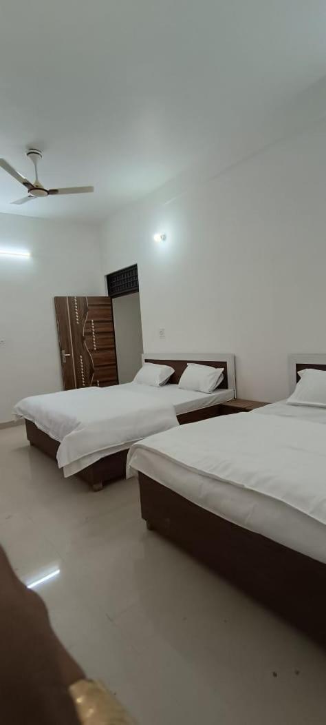 Geeta Dham Hotel Vrindavan Ngoại thất bức ảnh